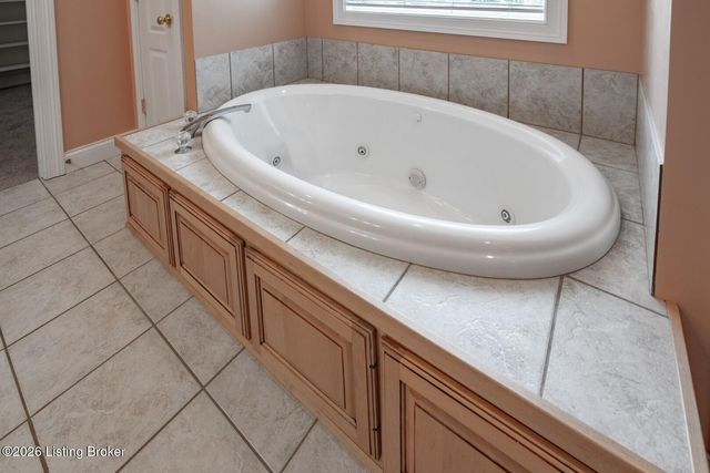 70 Deer Run Way, Elizabethtown, KY 42701