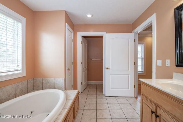 70 Deer Run Way, Elizabethtown, KY 42701