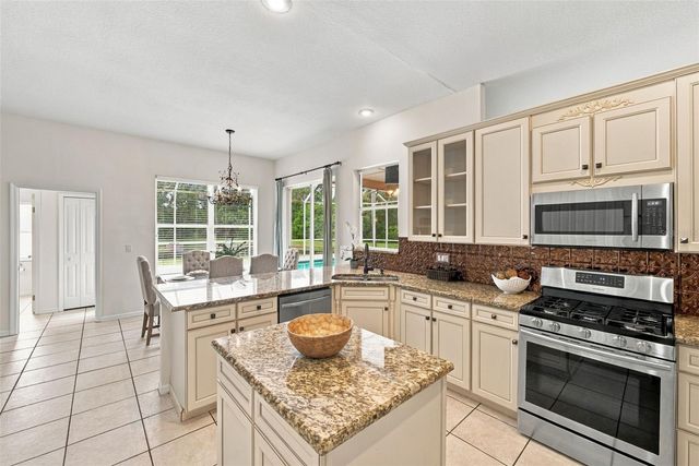 12427 BRISTOL COMMONS CIRCLE, Tampa, FL 33626