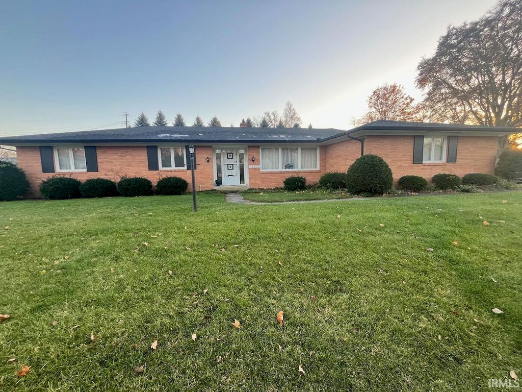 19240 Strawberry Hill Road, South Bend, IN 46614