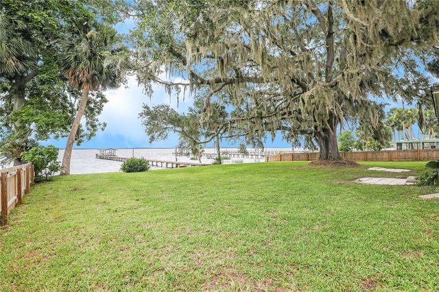 102 N SHORE LANE, Crescent City, FL 32112