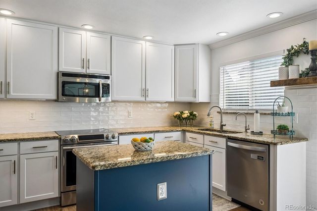 9711 Moss Rose Circle, Highlands Ranch, CO 80129