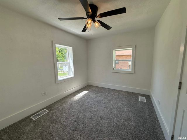 3304 E WASHINGTON Street, East Peoria, IL 61611