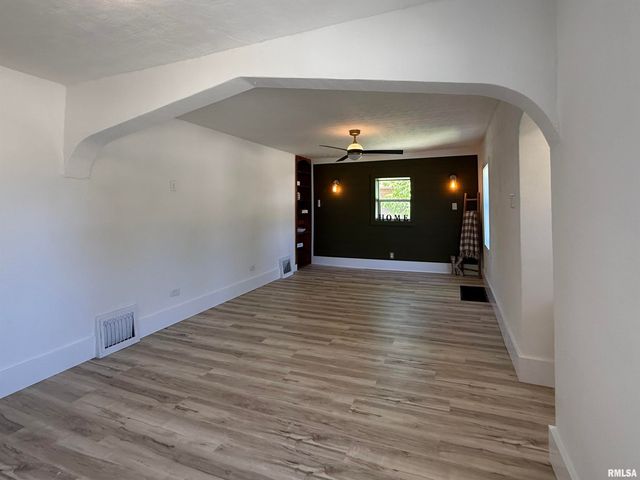 3304 E WASHINGTON Street, East Peoria, IL 61611
