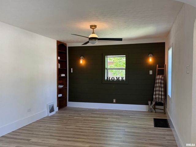 3304 E WASHINGTON Street, East Peoria, IL 61611