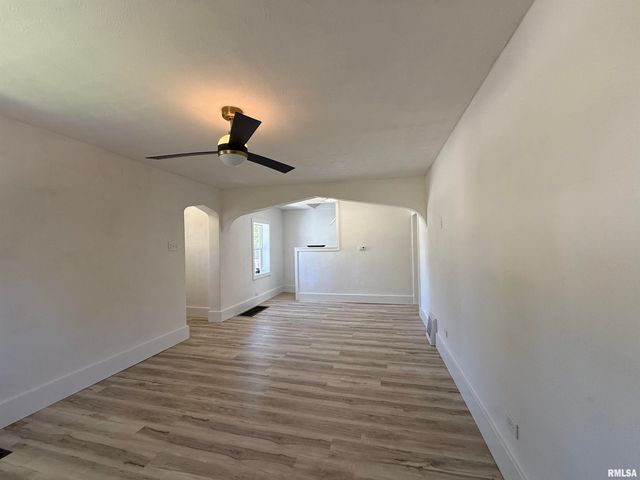 3304 E WASHINGTON Street, East Peoria, IL 61611