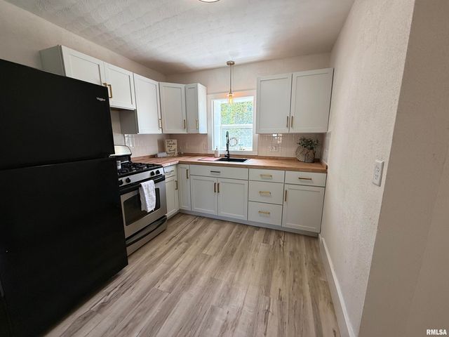 3304 E WASHINGTON Street, East Peoria, IL 61611