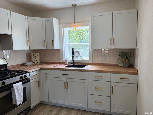 3304 E WASHINGTON Street, East Peoria, IL 61611