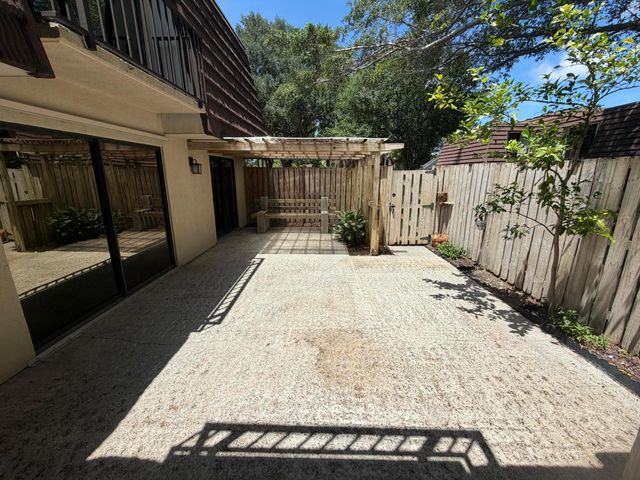2407 24th Lane, Palm Beach Gardens, FL 33418