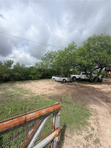 200 County Road 3211, Orange Grove, TX 78372