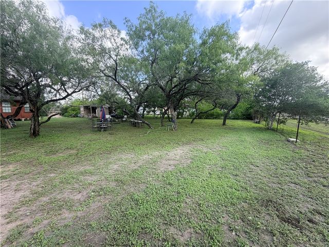 200 County Road 3211, Orange Grove, TX 78372