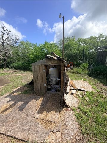 200 County Road 3211, Orange Grove, TX 78372