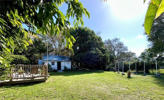 3329 10th Street SW, Vero Beach, FL 32968