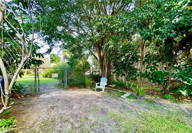 3329 10th Street SW, Vero Beach, FL 32968