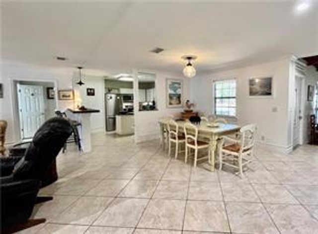 3329 10th Street SW, Vero Beach, FL 32968