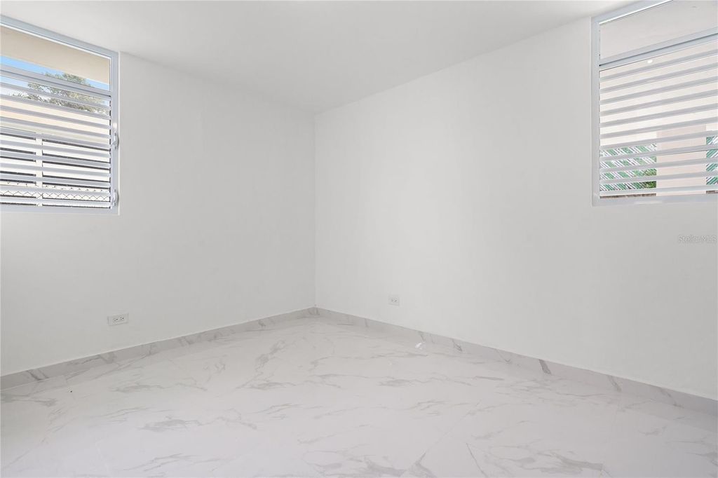 Image 11 of property listing at 18 URB FAIR VIEW, San Juan, PR 00926