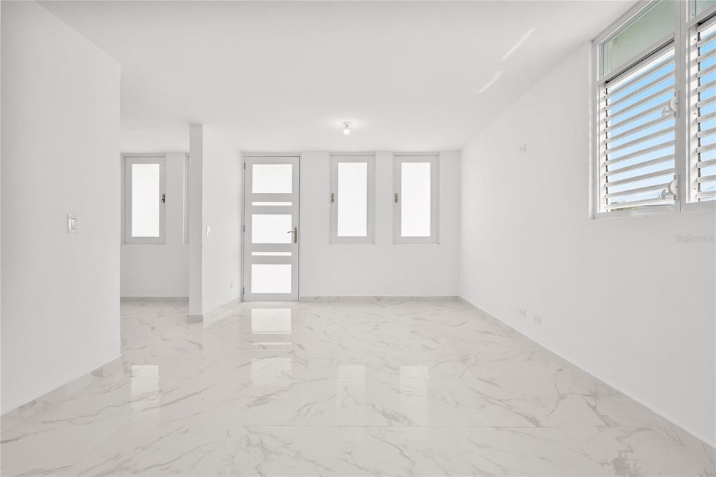 Image 8 of property listing at 18 URB FAIR VIEW, San Juan, PR 00926