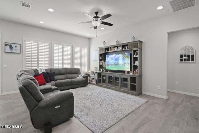 905 COTTAGE Place, El Paso, TX 79928