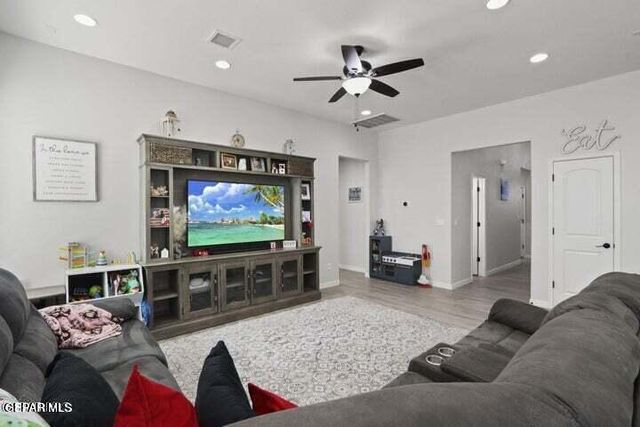 905 COTTAGE Place, El Paso, TX 79928