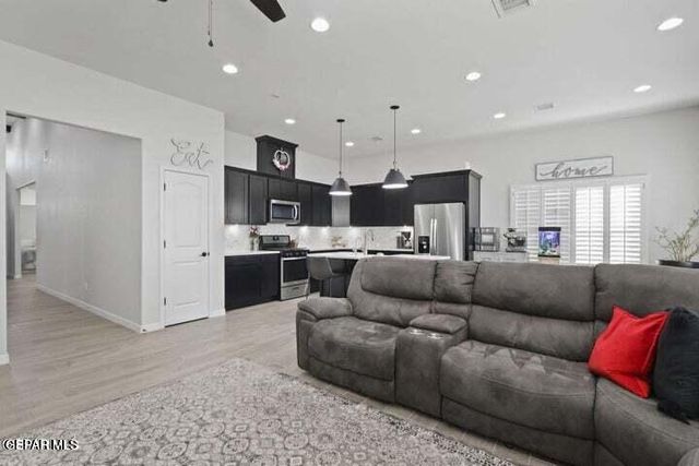 905 COTTAGE Place, El Paso, TX 79928