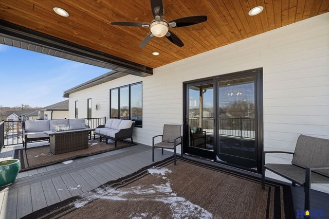 8820 Gold Dust Road, Lincoln, NE 68526