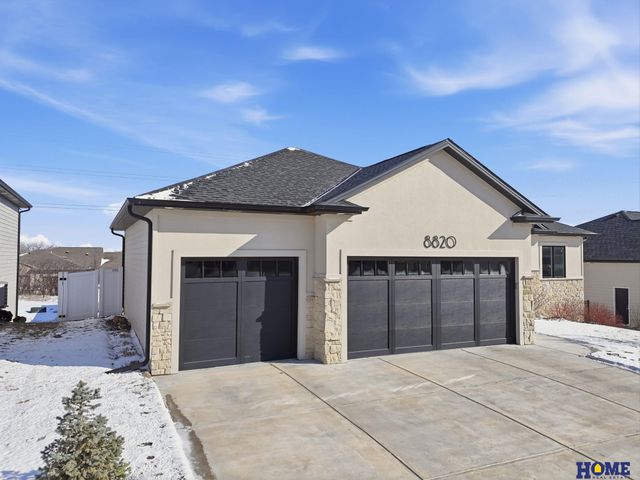 8820 Gold Dust Road, Lincoln, NE 68526