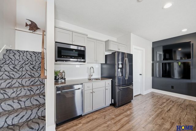 8820 Gold Dust Road, Lincoln, NE 68526