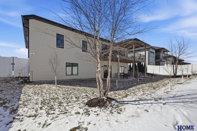 8820 Gold Dust Road, Lincoln, NE 68526