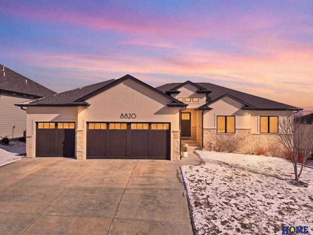 8820 Gold Dust Road, Lincoln, NE 68526