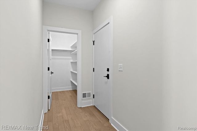 203 Mountain View Lane, Milford, MI 48381