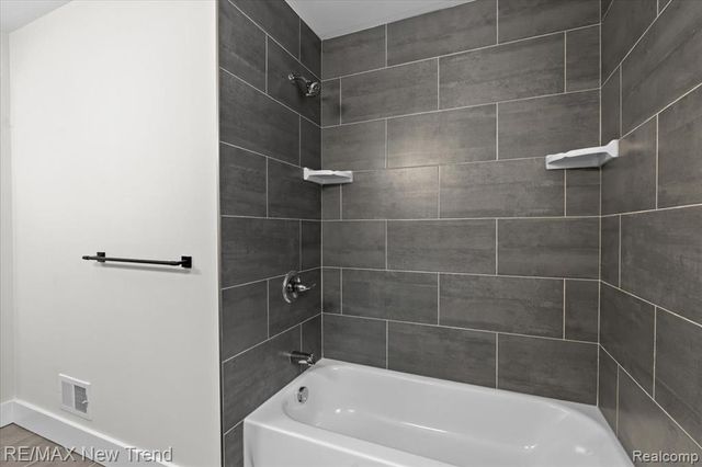 203 Mountain View Lane, Milford, MI 48381