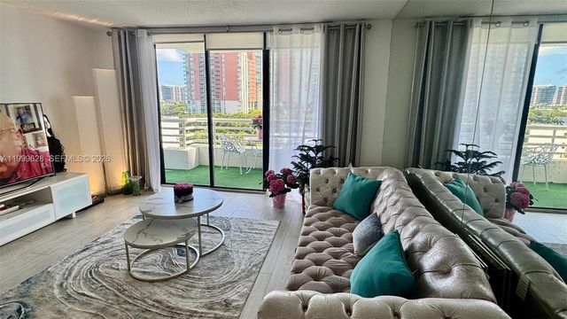 3300 NE 192nd St 814, Aventura, FL 33180