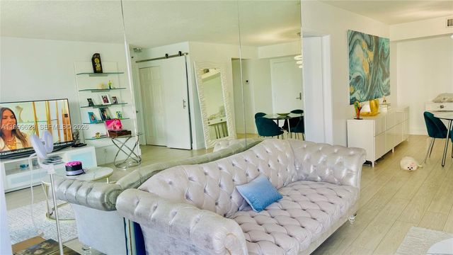 3300 NE 192nd St 814, Aventura, FL 33180