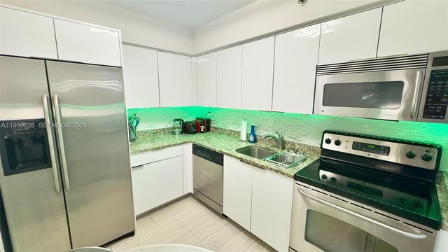 3300 NE 192nd St 814, Aventura, FL 33180