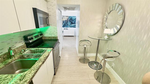 3300 NE 192nd St 814, Aventura, FL 33180