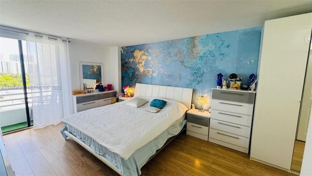 3300 NE 192nd St 814, Aventura, FL 33180