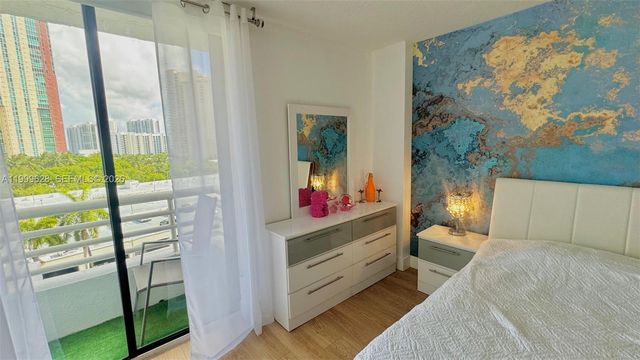 3300 NE 192nd St 814, Aventura, FL 33180