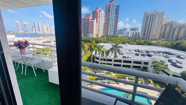 3300 NE 192nd St 814, Aventura, FL 33180