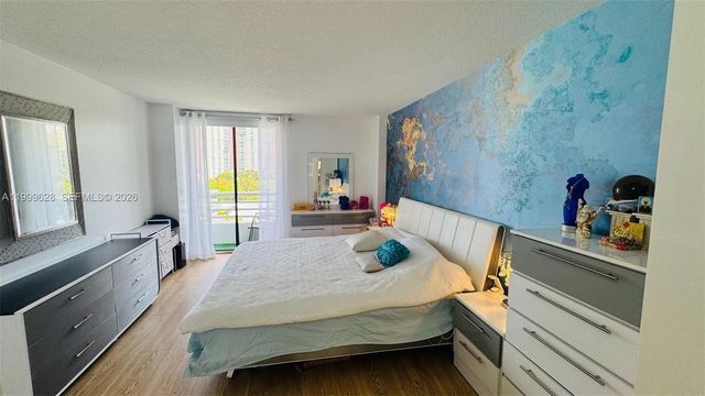 3300 NE 192nd St 814, Aventura, FL 33180