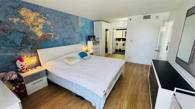 3300 NE 192nd St 814, Aventura, FL 33180