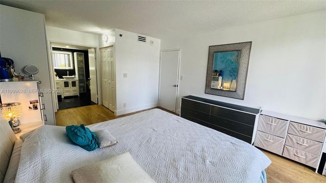 3300 NE 192nd St 814, Aventura, FL 33180