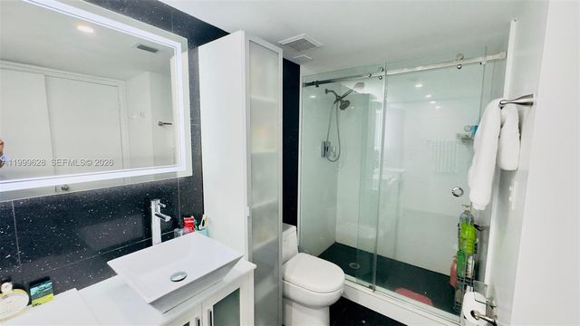 3300 NE 192nd St 814, Aventura, FL 33180