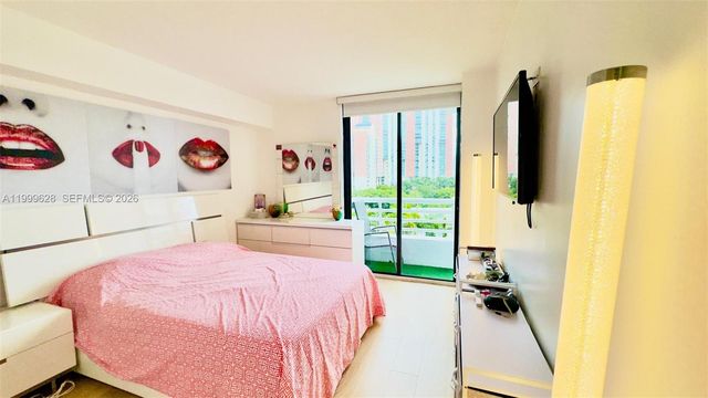 3300 NE 192nd St 814, Aventura, FL 33180