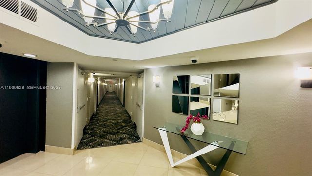 3300 NE 192nd St 814, Aventura, FL 33180