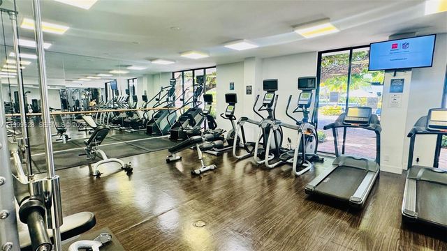 3300 NE 192nd St 814, Aventura, FL 33180