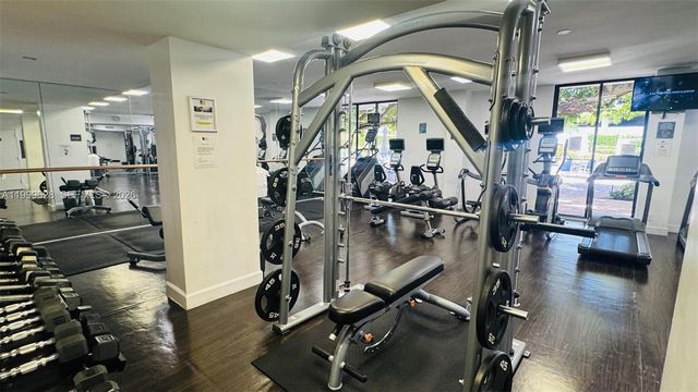 3300 NE 192nd St 814, Aventura, FL 33180