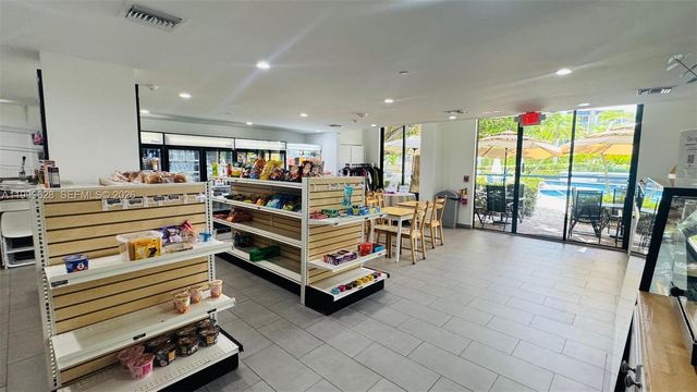 3300 NE 192nd St 814, Aventura, FL 33180