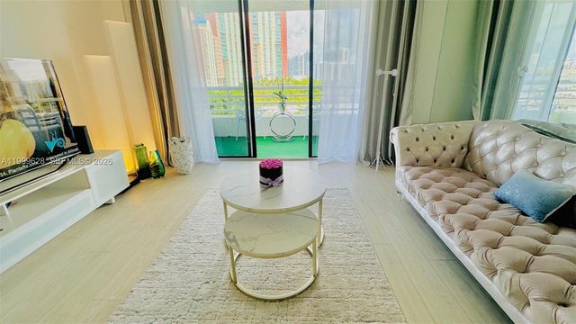 3300 NE 192nd St 814, Aventura, FL 33180