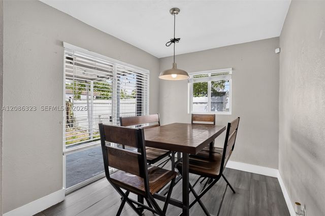 5317 NE 5th Ave, Oakland Park, FL 33334