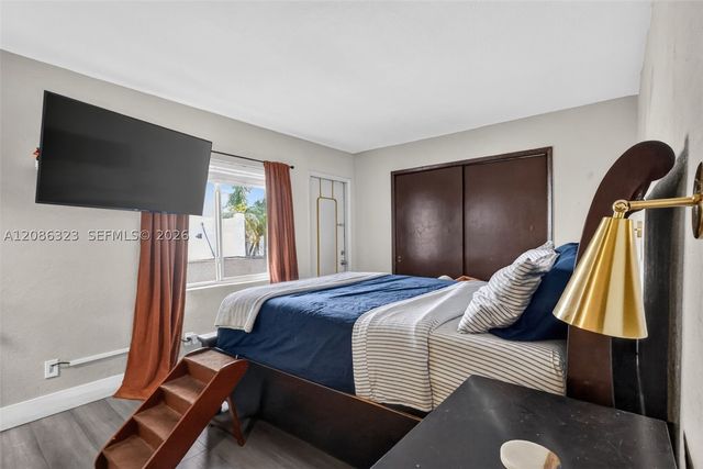 5317 NE 5th Ave, Oakland Park, FL 33334